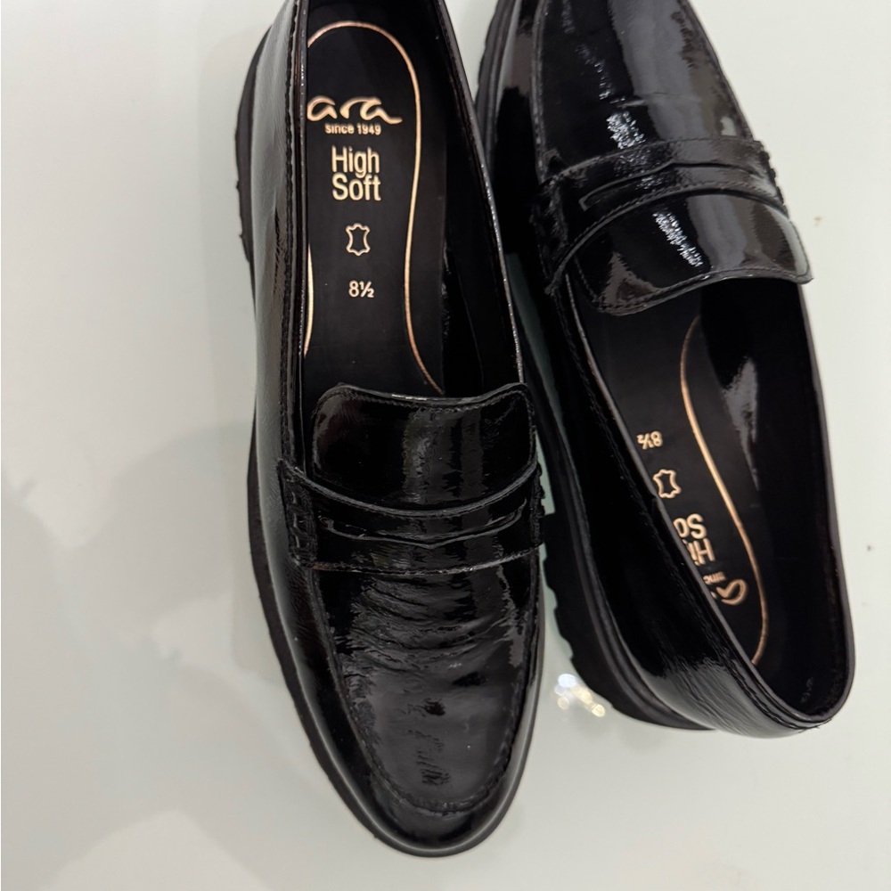 Black Patent Leather Loafers -
Size 10.5-11 - women’s- Ara- EUC - Picture 4 of 8